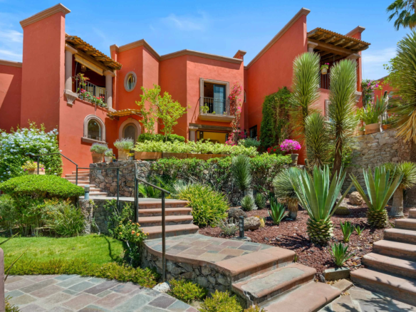 Casa Bella Flor 001 - Inside San Miguel