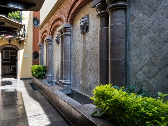 Casa Biblioteca 2 - Inside San Miguel