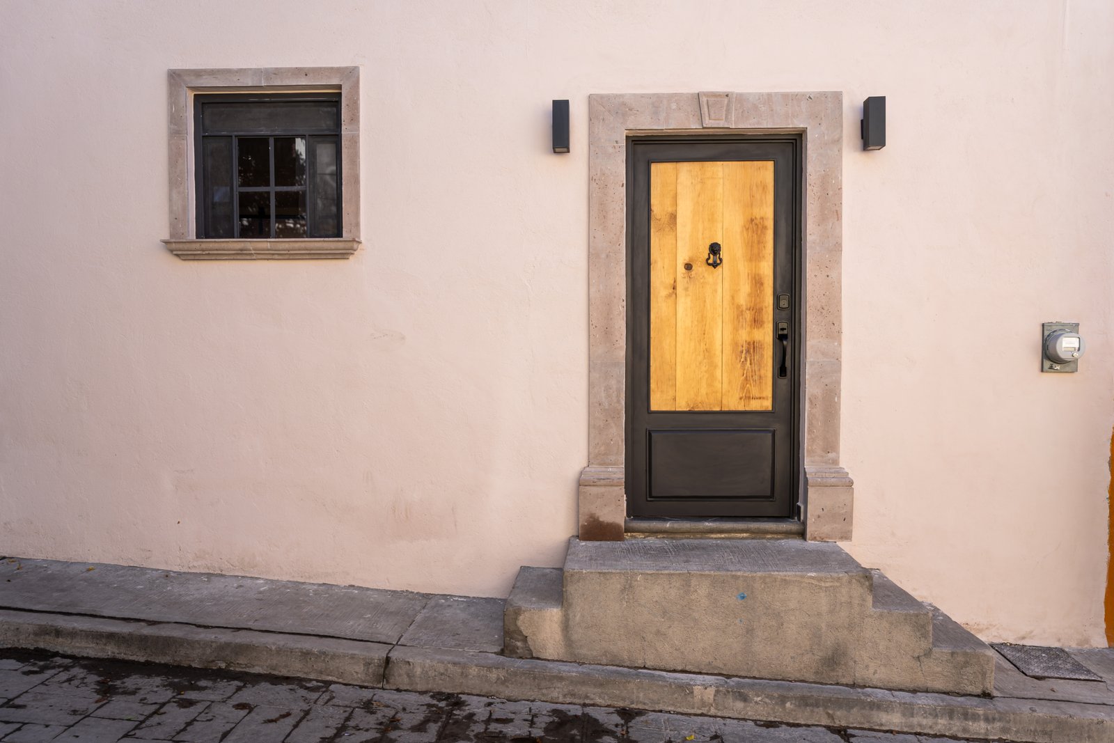 puerta de casa tipica de san miguel de allende