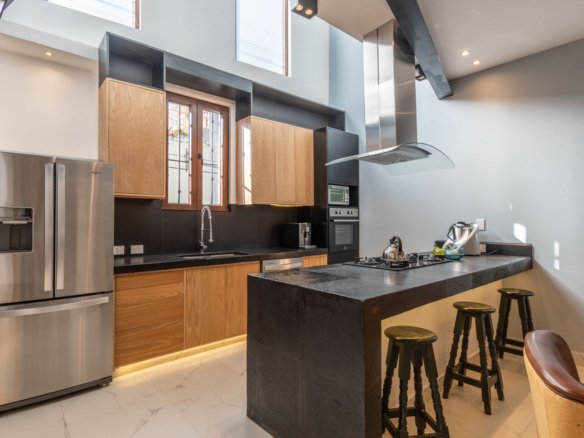 3213 5 - Inside San Miguel