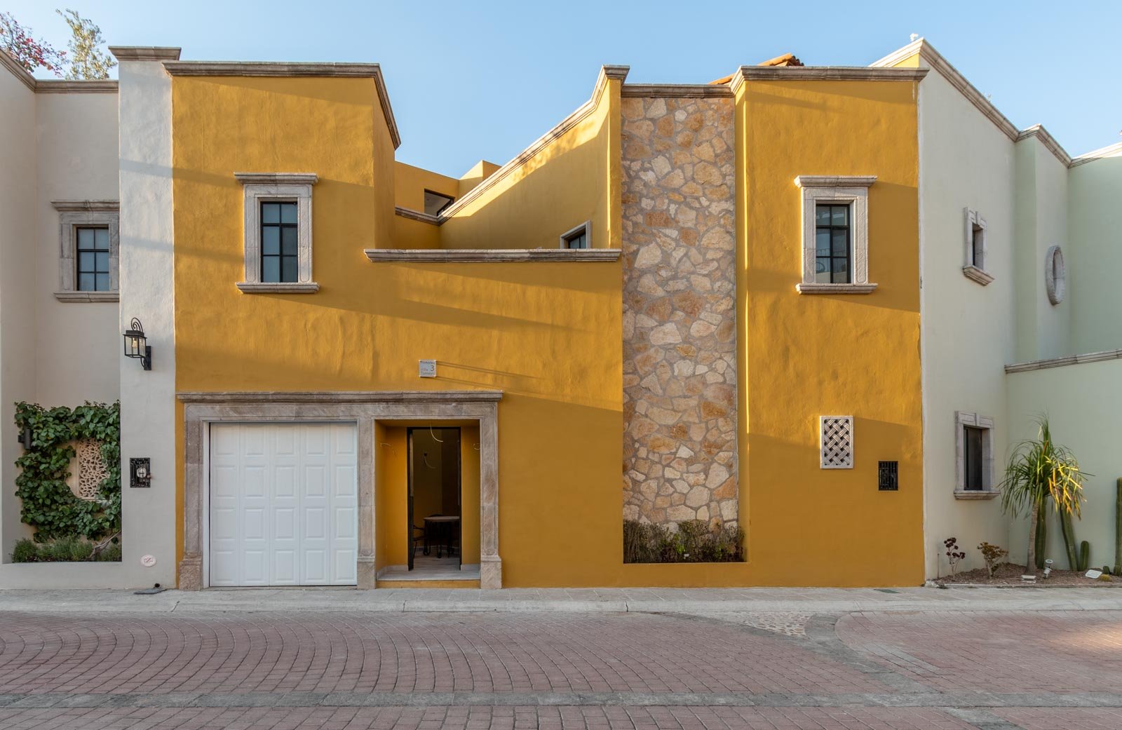 facahada amarilla casa colonial san miguel de allende