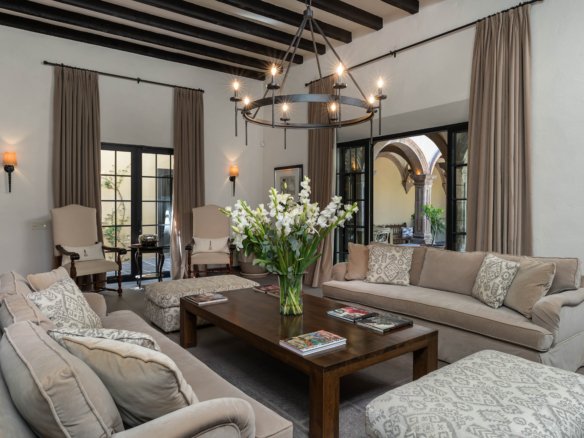 casa moderna estilo colonial en el centro de san miguel de allende