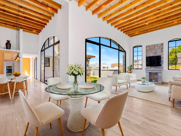 casa moderna en san migue de allende, con mucha luz